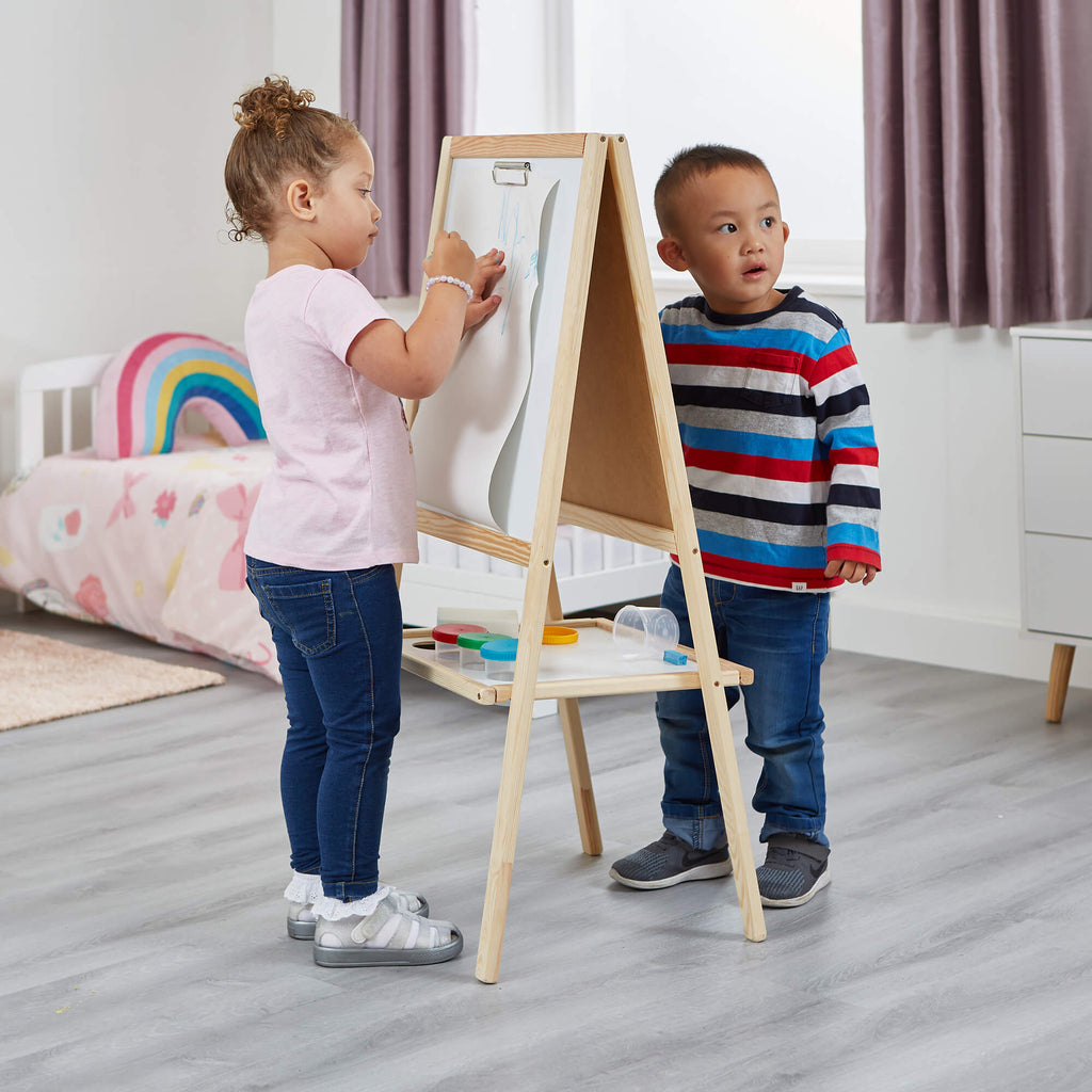 lhttk1-children_s-4-in-1-double-easel-lifestyle-tia-and-jamie_1