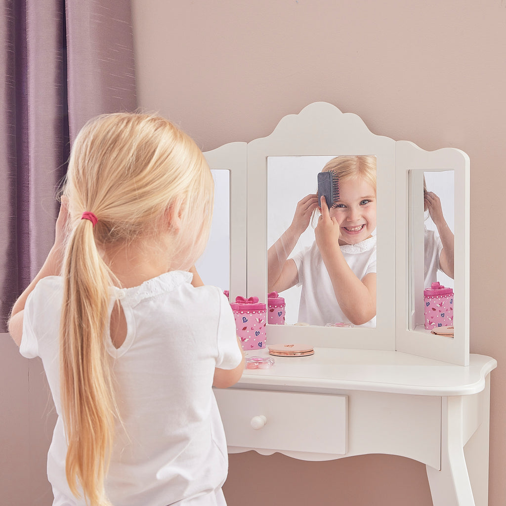    LHT6639-kids-vanity-table-with-stool-lifestyle-close-up-kaia-1