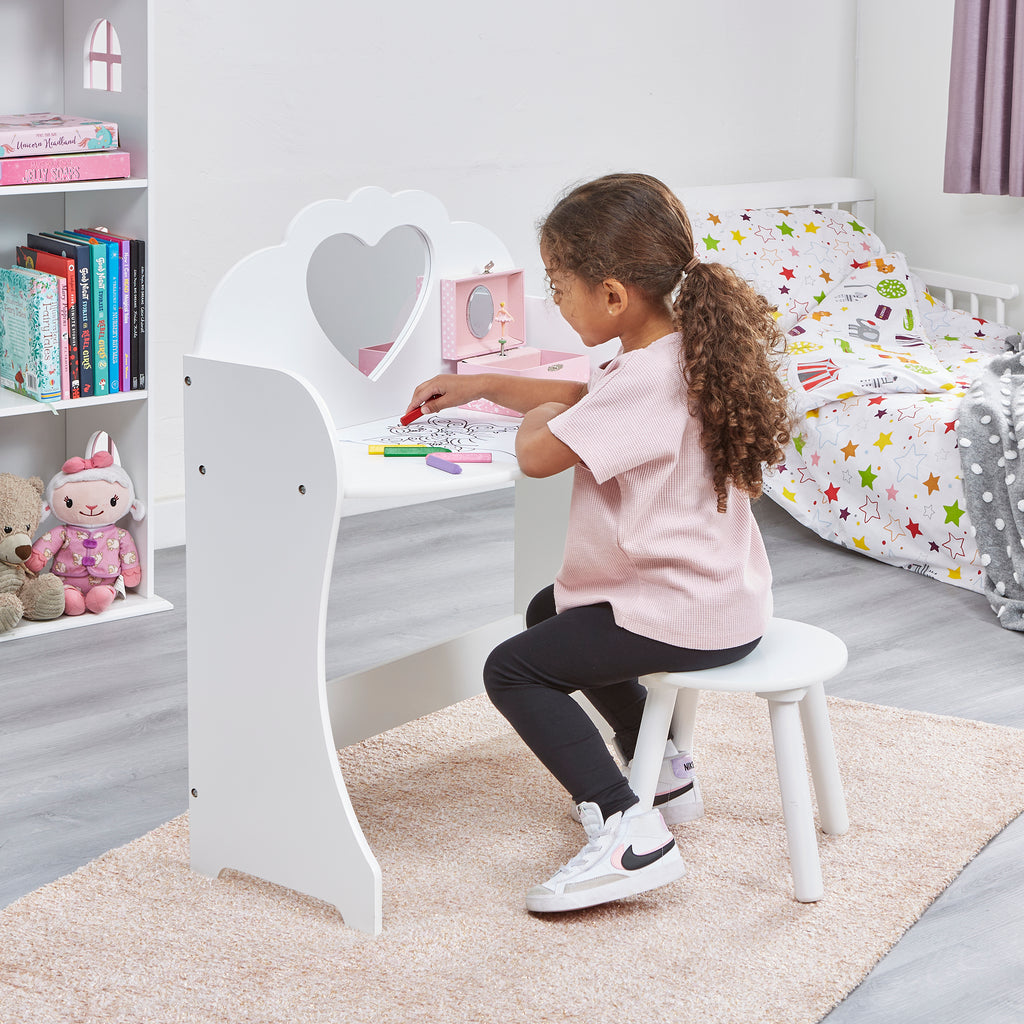    TF5301-white-dressing-table-with-heart-shaped-mirror-lifestyle-eliana-2