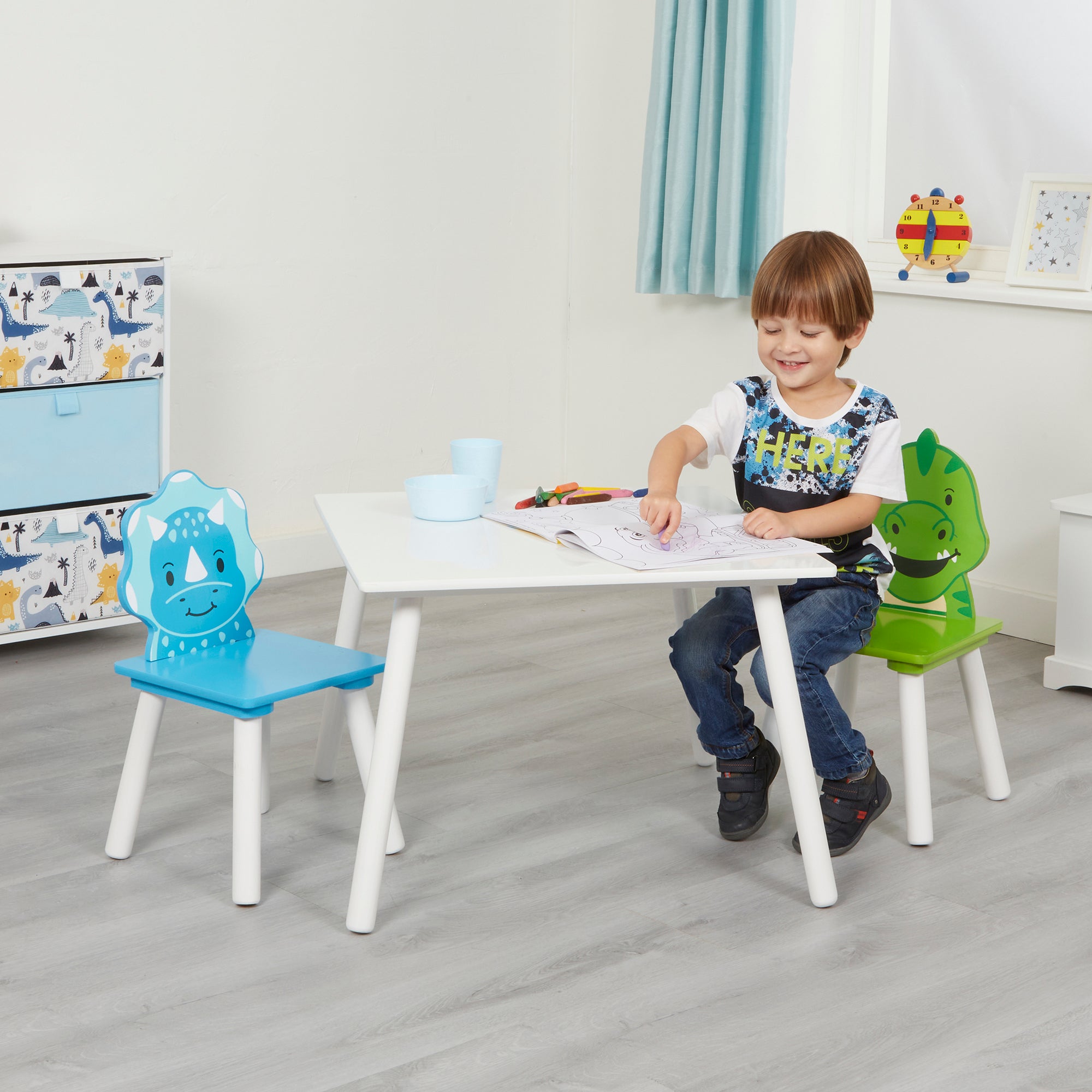 Kids table and 6 chairs online